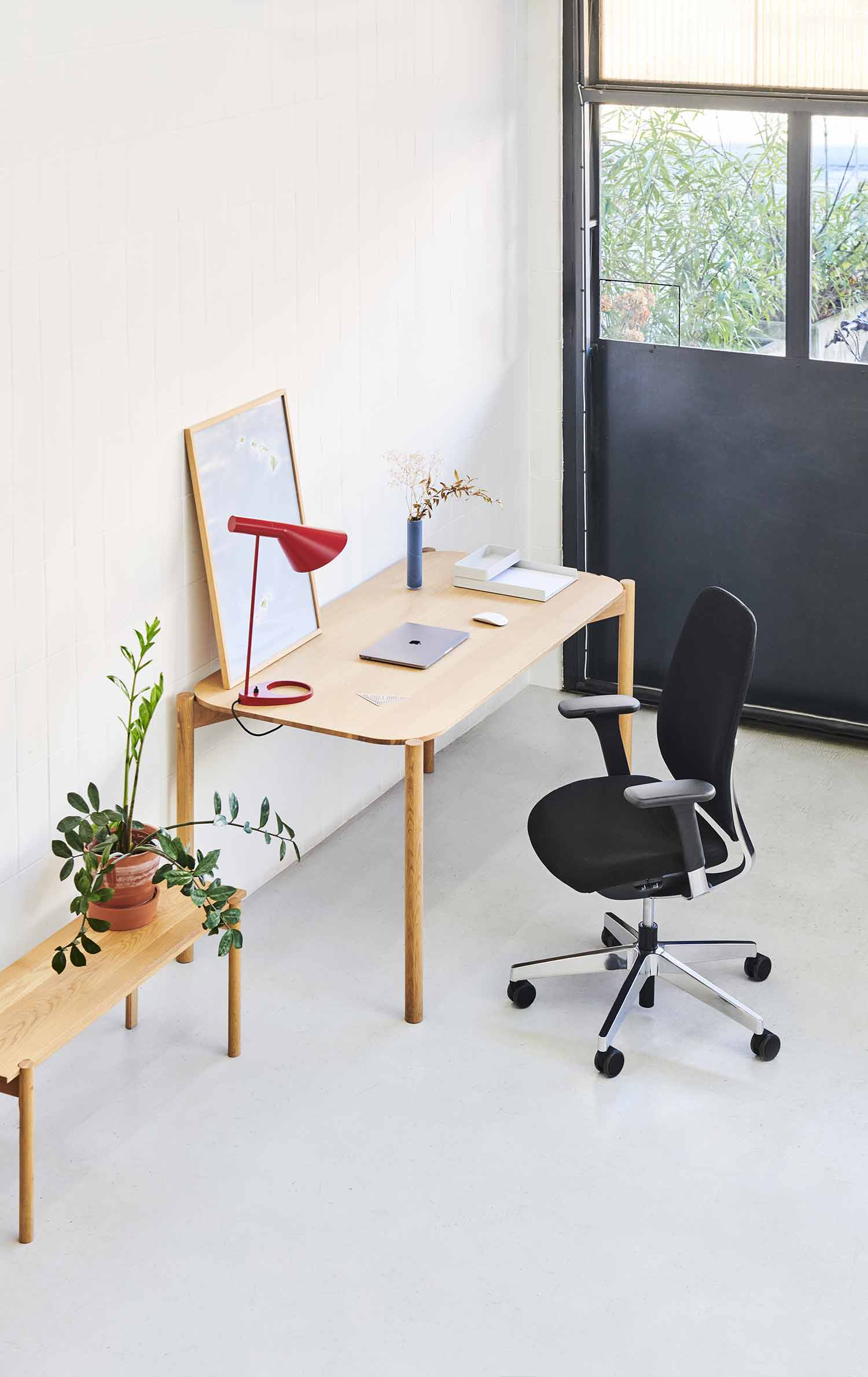 Elegant and energizing - introducing giroflex 40